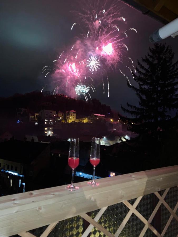 Viktory Appartamento Braşov Esterno foto